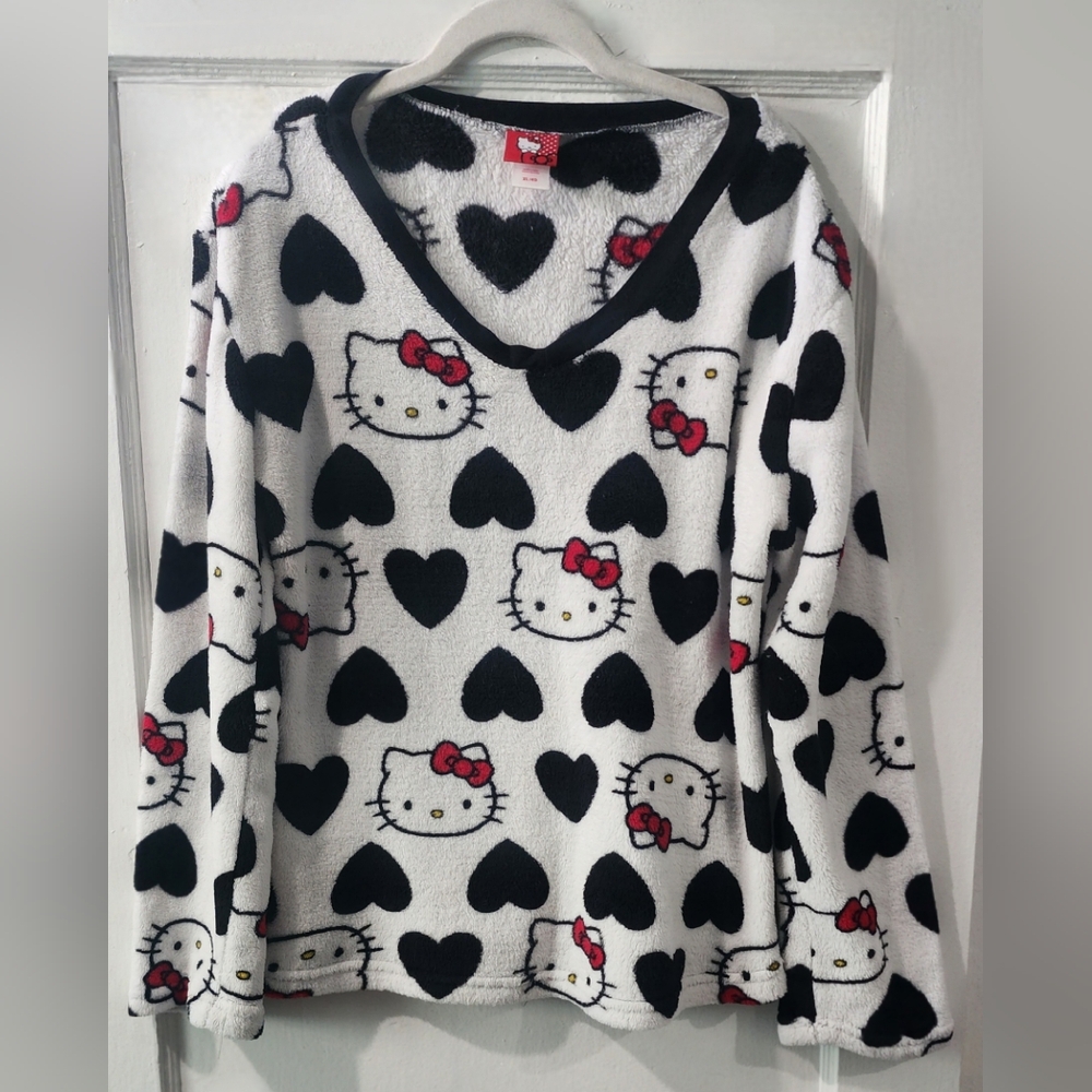 🌷Hello Kitty White Fleece Pajama Top with Black Hearts and Red Bows🌷size: XL